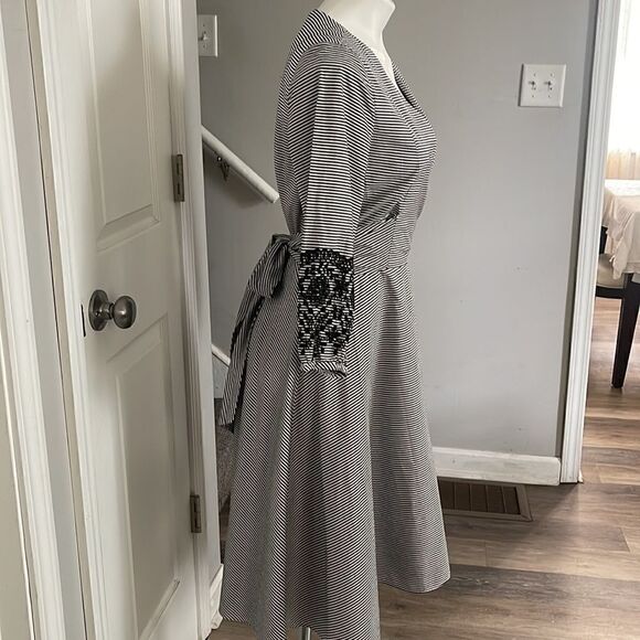 CALVIN KLEIN CUTE DRESS SIZE 8 - Picture 2 of 10